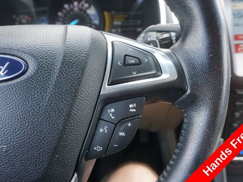Used 2018 Ford Edge Titanium w/ Equipment Group 301A FWD image 4