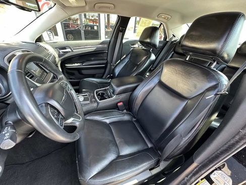 Used 2021 Chrysler 300 Touring L image 8