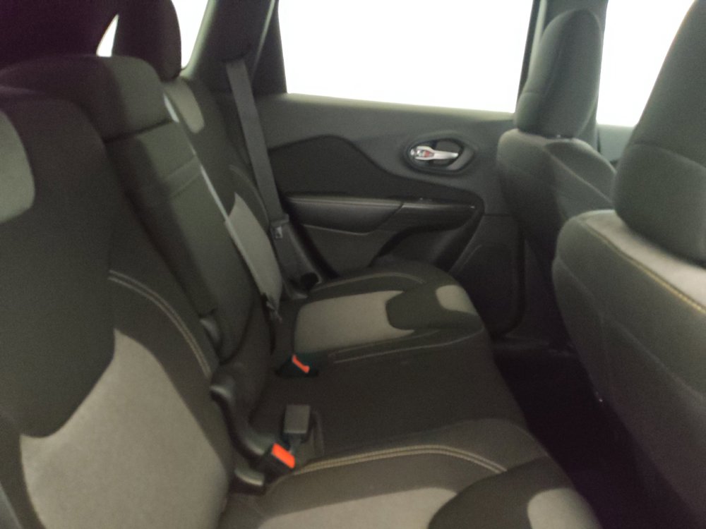 Used 2014 Jeep Cherokee Latitude w/ Comfort/Convenience Group AWD/4WD image 19