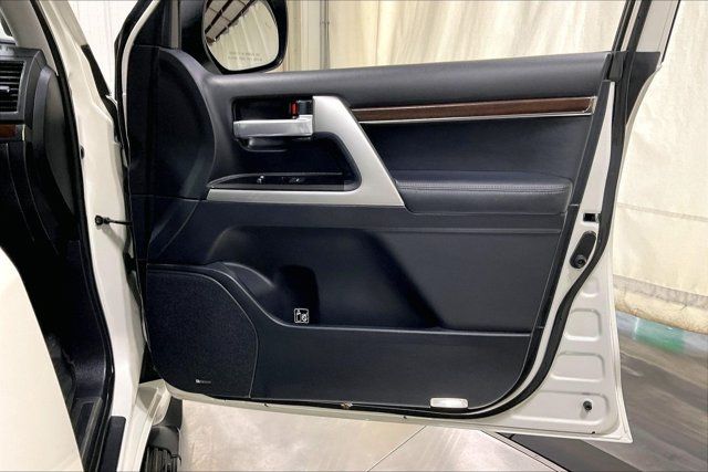 Used 2018 Toyota Land Cruiser AWD/4WD image 24