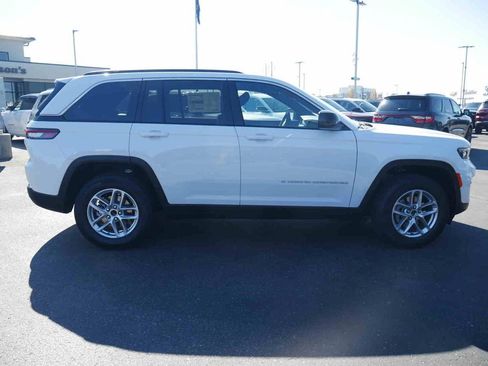 New 2025 Jeep Grand Cherokee Laredo X w/ Luxury Tech Group I image 16