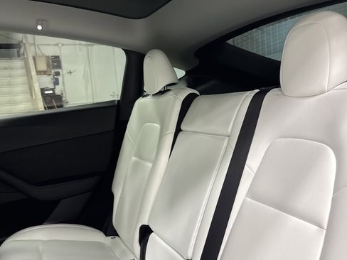 Used 2023 Tesla Model Y Performance image 13