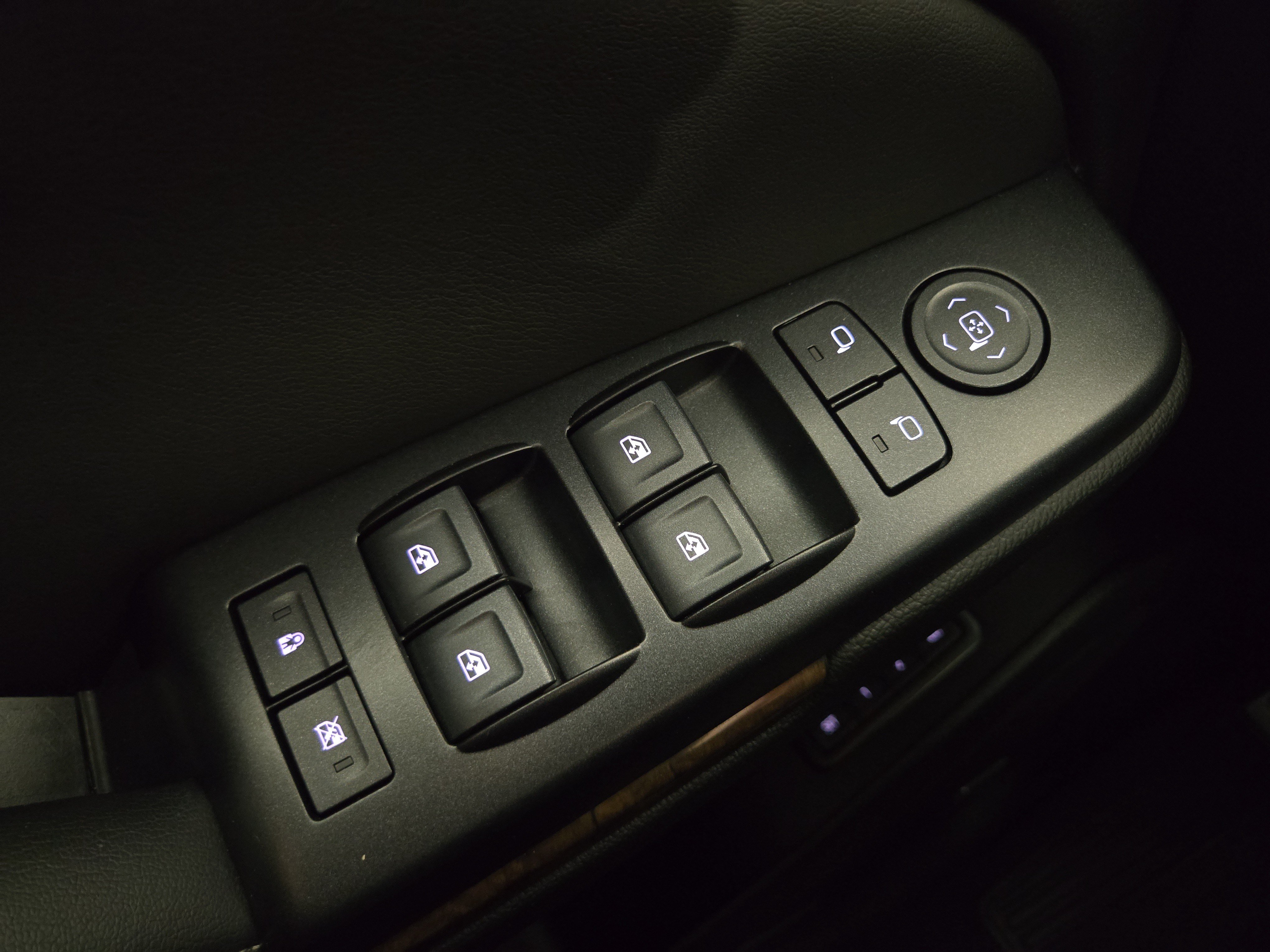 Certified 2019 Chevrolet Suburban LT RWD image 26