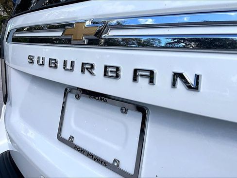 Used 2024 Chevrolet Suburban Premier image 31