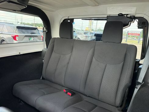Used 2018 Jeep Wrangler Sport AWD/4WD image 19
