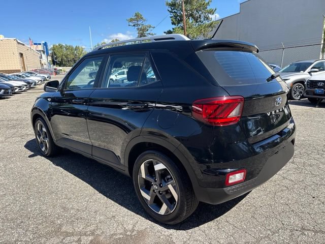 Used 2026 Hyundai Venue SEL FWD image 21