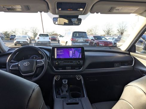 Used 2025 Toyota Grand Highlander XLE image 25