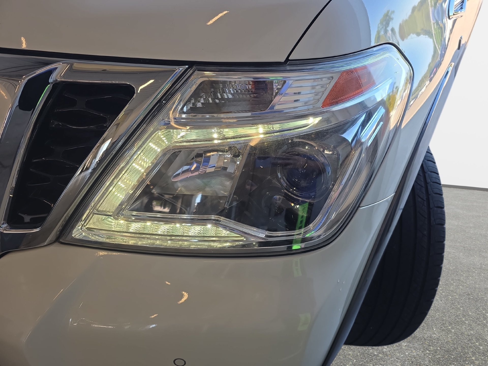 Used 2017 Nissan Armada Platinum w/ Interior Lighting Package AWD/4WD image 29