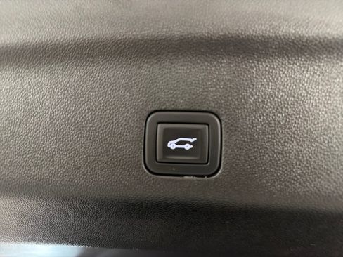 Used 2024 Chevrolet Tahoe Z71 w/ Luxury Package AWD/4WD image 10