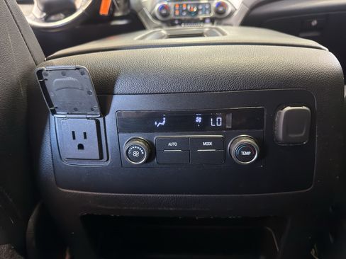 Used 2020 Chevrolet Suburban LT AWD/4WD image 13