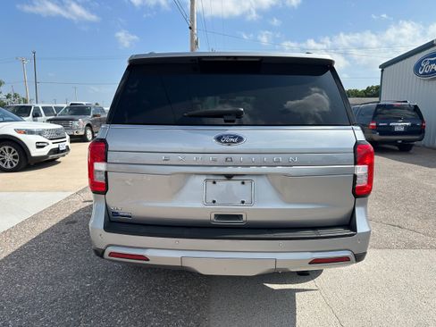 Used 2024 Ford Expedition XLT AWD/4WD image 5