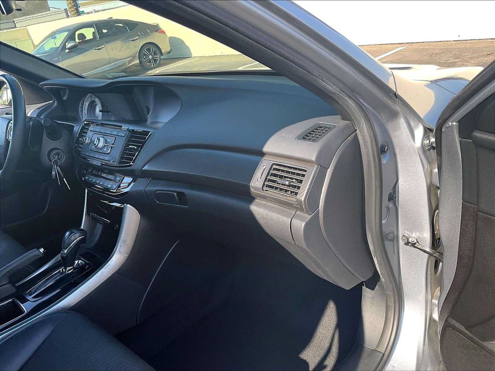 Used 2017 Honda Accord Sport image 17