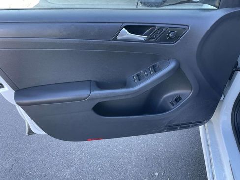 Used 2015 Volkswagen Jetta S image 25