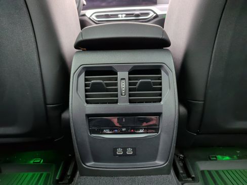 Certified 2024 BMW 330i Sedan w/ Convenience Package image 32