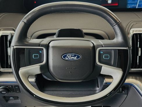 Used 2025 Ford Expedition Platinum w/ Driver's Package AWD/4WD image 53