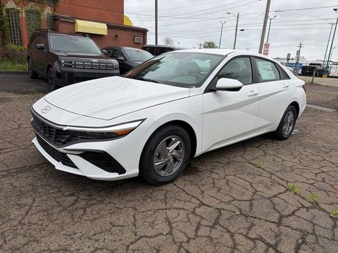 New 2026 Hyundai Elantra SE FWD image 3