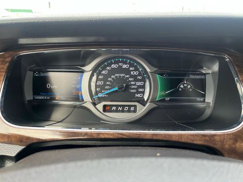 Used 2018 Ford Taurus Limited AWD/4WD image 14