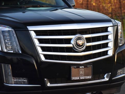 Used 2015 Cadillac Escalade Premium image 4