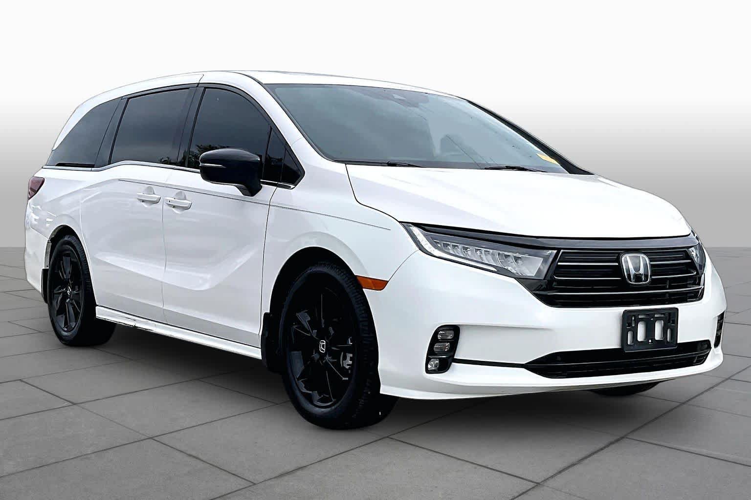Used 2024 Honda Odyssey Sport image 3