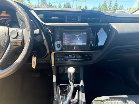 Used 2017 Toyota Corolla LE FWD image 20
