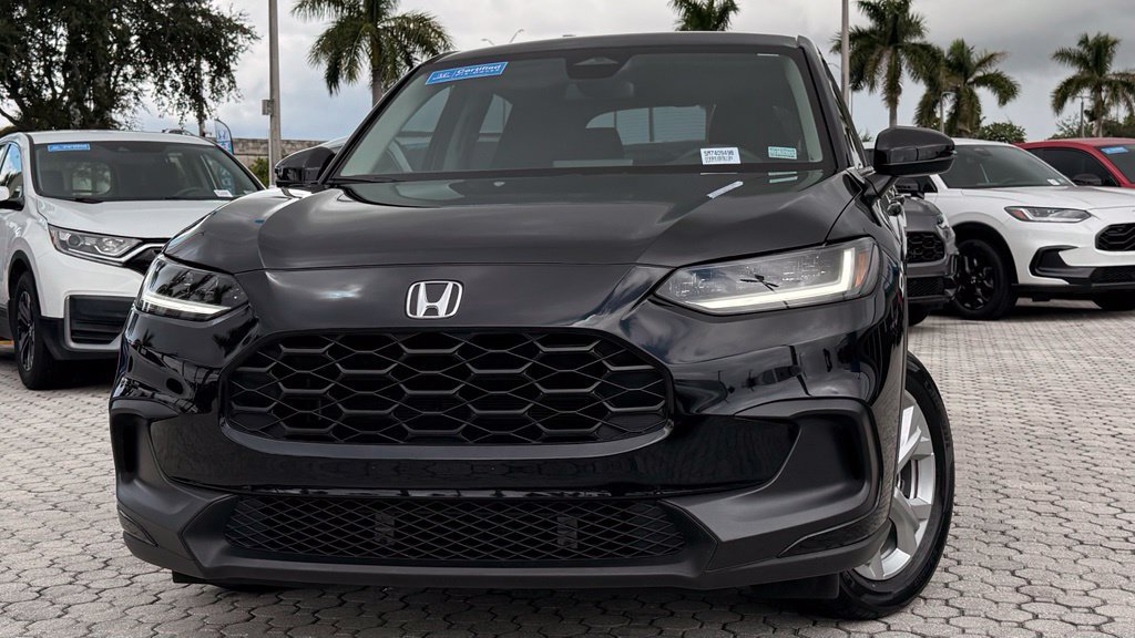 Used 2025 Honda HR-V LX image 2