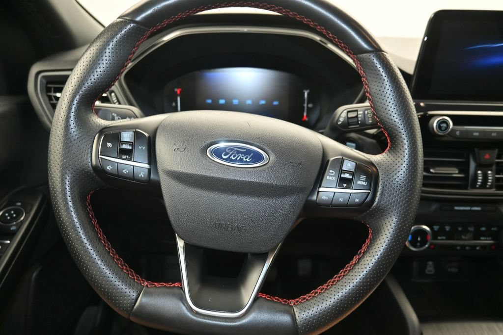 Used 2025 Ford Escape ST-Line Select AWD/4WD image 13