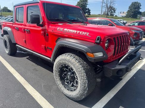 Used 2020 Jeep Gladiator Sport w/ Quick Order Package 24S AWD/4WD image 2