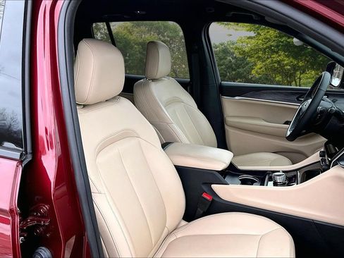 Used 2024 Jeep Grand Cherokee Limited AWD/4WD image 7