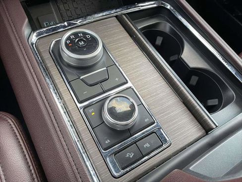 Used 2024 Ford Expedition Limited image 30