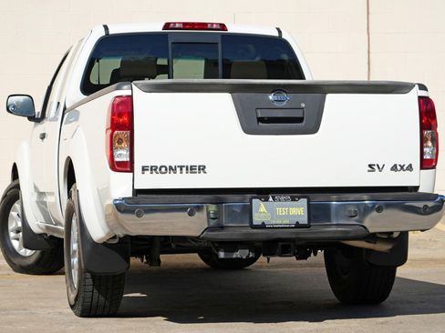 Used 2017 Nissan Frontier SV w/ SV Value Truck Package AWD/4WD image 5