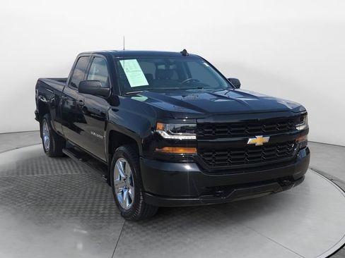 Used 2019 Chevrolet Silverado 1500 Custom w/ Custom Convenience Package AWD/4WD image 7