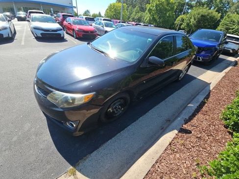 Used 2014 Toyota Camry SE FWD image 3