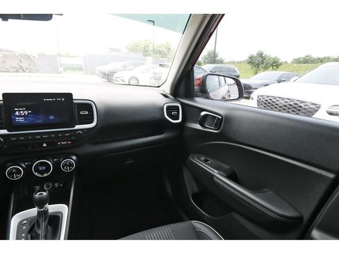 Certified 2024 Hyundai Venue Limited FWD image 13