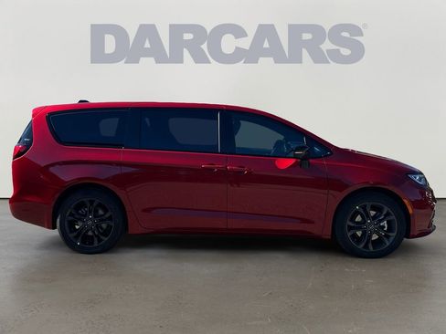 New 2026 Chrysler Pacifica Select image 8