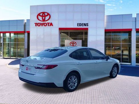 Used 2025 Toyota Camry LE image 3