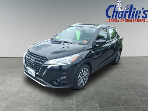 Certified 2024 Nissan Kicks SV FWD image 1