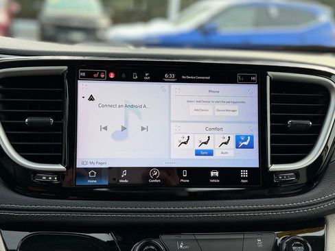 Used 2022 Chrysler Pacifica Touring-L image 13