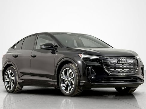 Used 2025 Audi Q4 e-tron Premium w/ Convenience Package image 7