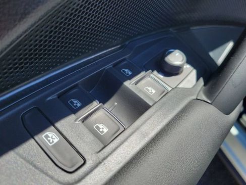New 2026 Volkswagen Tiguan SE FWD image 18