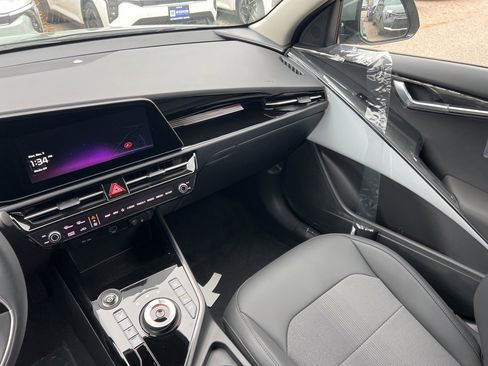 New 2025 Kia Niro Wind image 11
