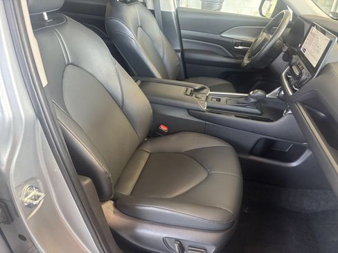 Used 2025 Toyota Grand Highlander FWD image 37