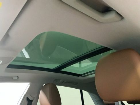 Used 2022 Audi Q8 Premium image 28