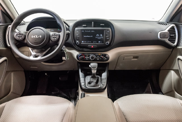 Used 2025 Kia Soul LX w/ LX Technology Package FWD image 24
