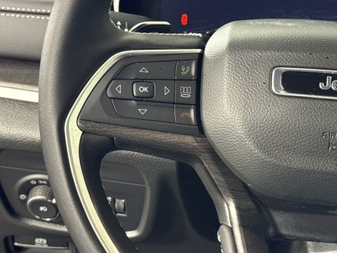 New 2025 Jeep Grand Cherokee Limited image 17