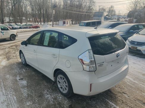 Used 2014 Toyota Prius V Three image 4