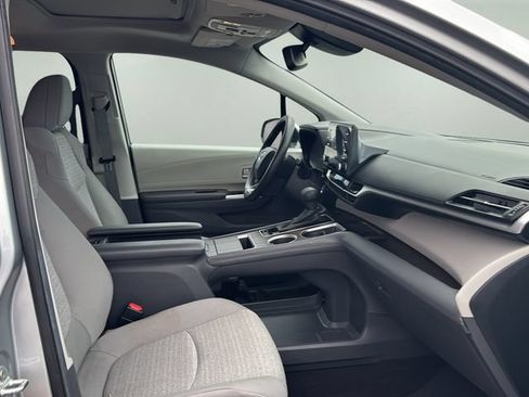 Used 2024 Toyota Sienna LE w/ LE Plus Package FWD image 13