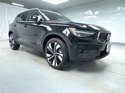 Used 2025 Volvo XC40 B5 Plus