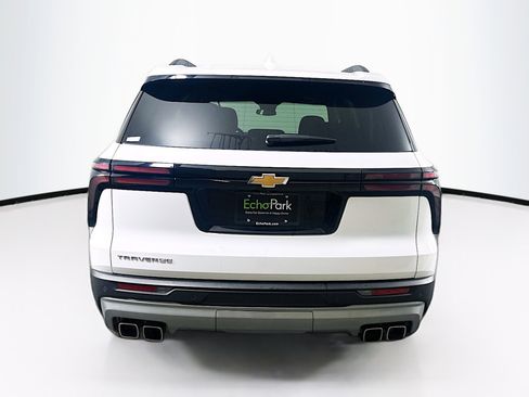 Used 2025 Chevrolet Traverse LT image 7