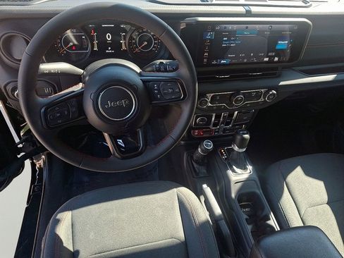 Used 2024 Jeep Wrangler Unlimited Rubicon AWD/4WD image 12