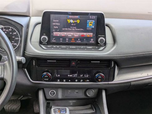 Used 2021 Nissan Rogue SV image 18